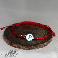 Гривна с червен конец и сребърна буква "Р" B-5026